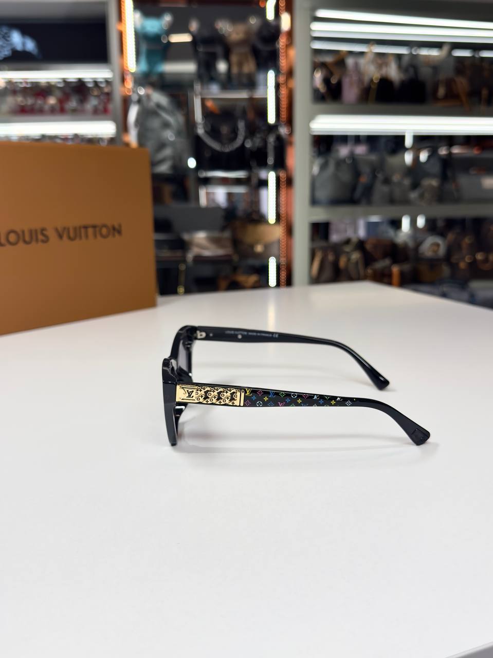 LOUIS VUITTON UV 400 SUNGLASSES