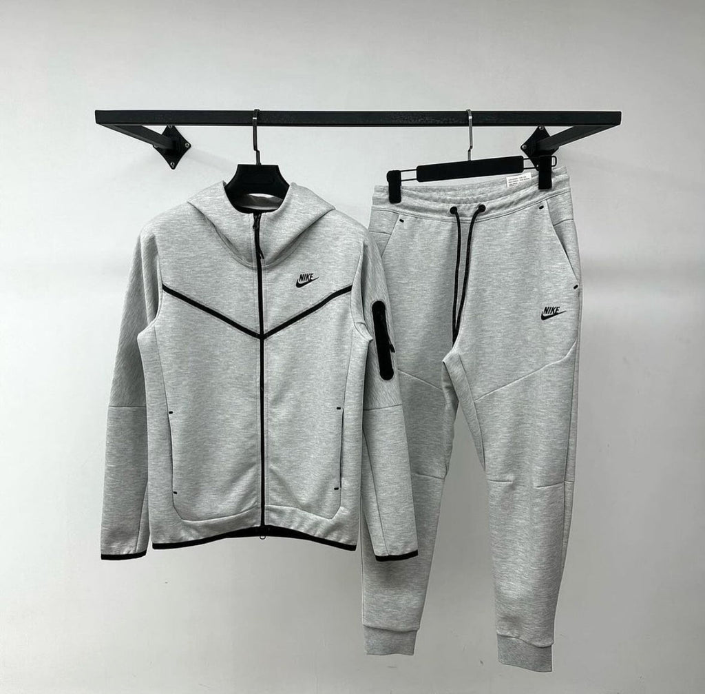 Nike Tech ensemble Gr-140