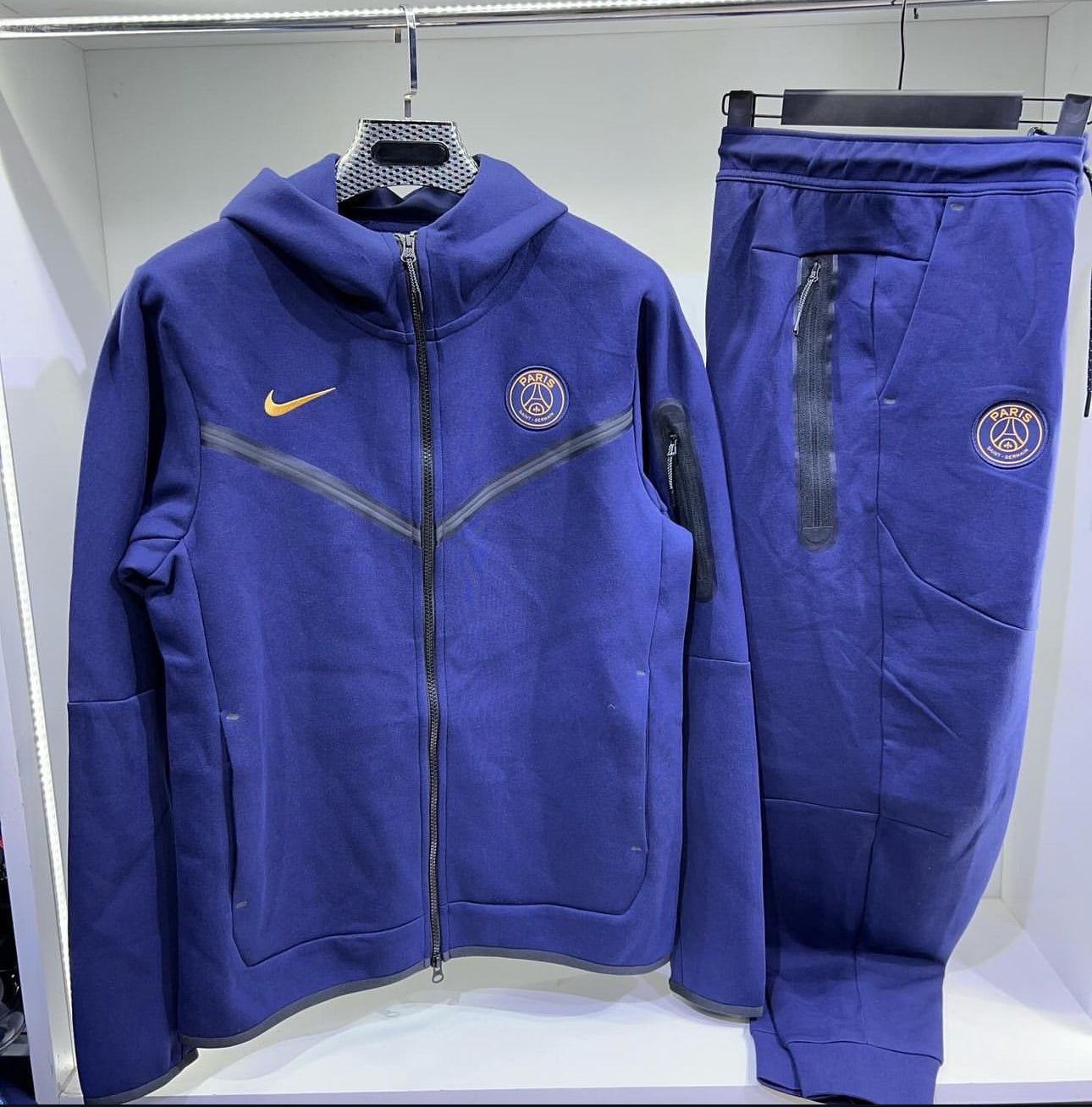 Nike Tech Fleece Gr-125