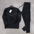Nike Tech ensemble Gr-147
