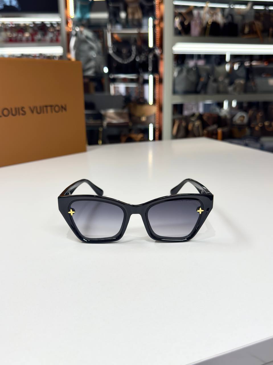 LOUIS VUITTON UV 400 SUNGLASSES