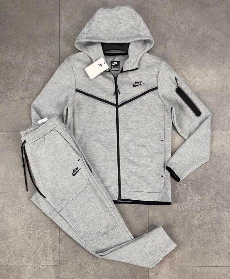 Nike Tech ensemble Gr-140
