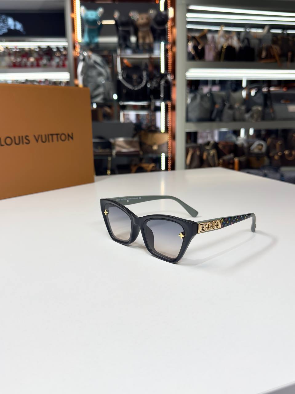 LOUIS VUITTON UV 400 SUNGLASSES