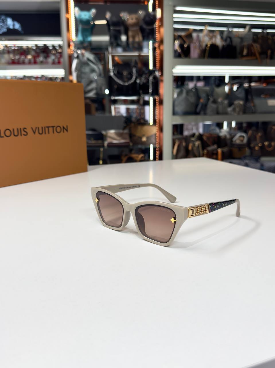 LOUIS VUITTON UV 400 SUNGLASSES