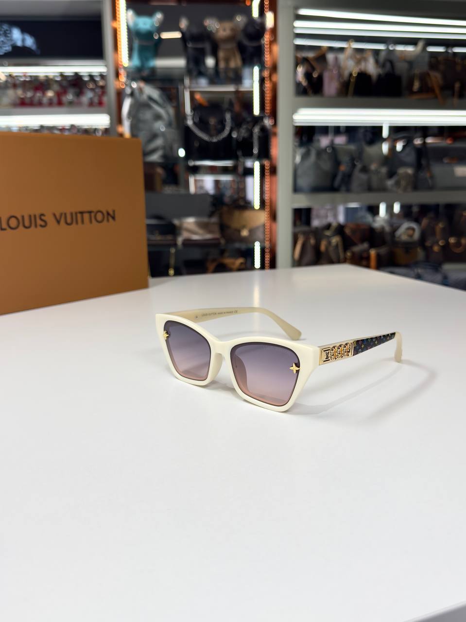 LOUIS VUITTON UV 400 SUNGLASSES