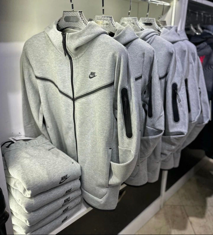 Nike Tech ensemble Gr-140