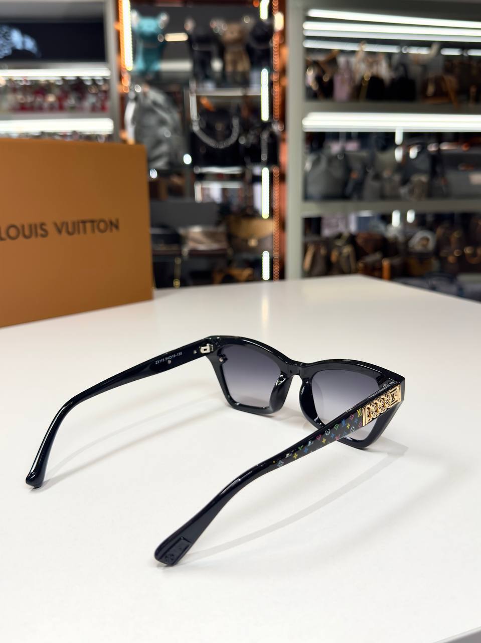 LOUIS VUITTON UV 400 SUNGLASSES
