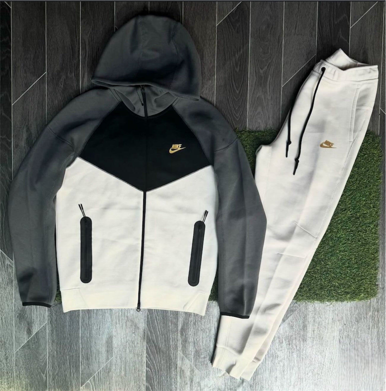Nike Tech Black-Gold K25