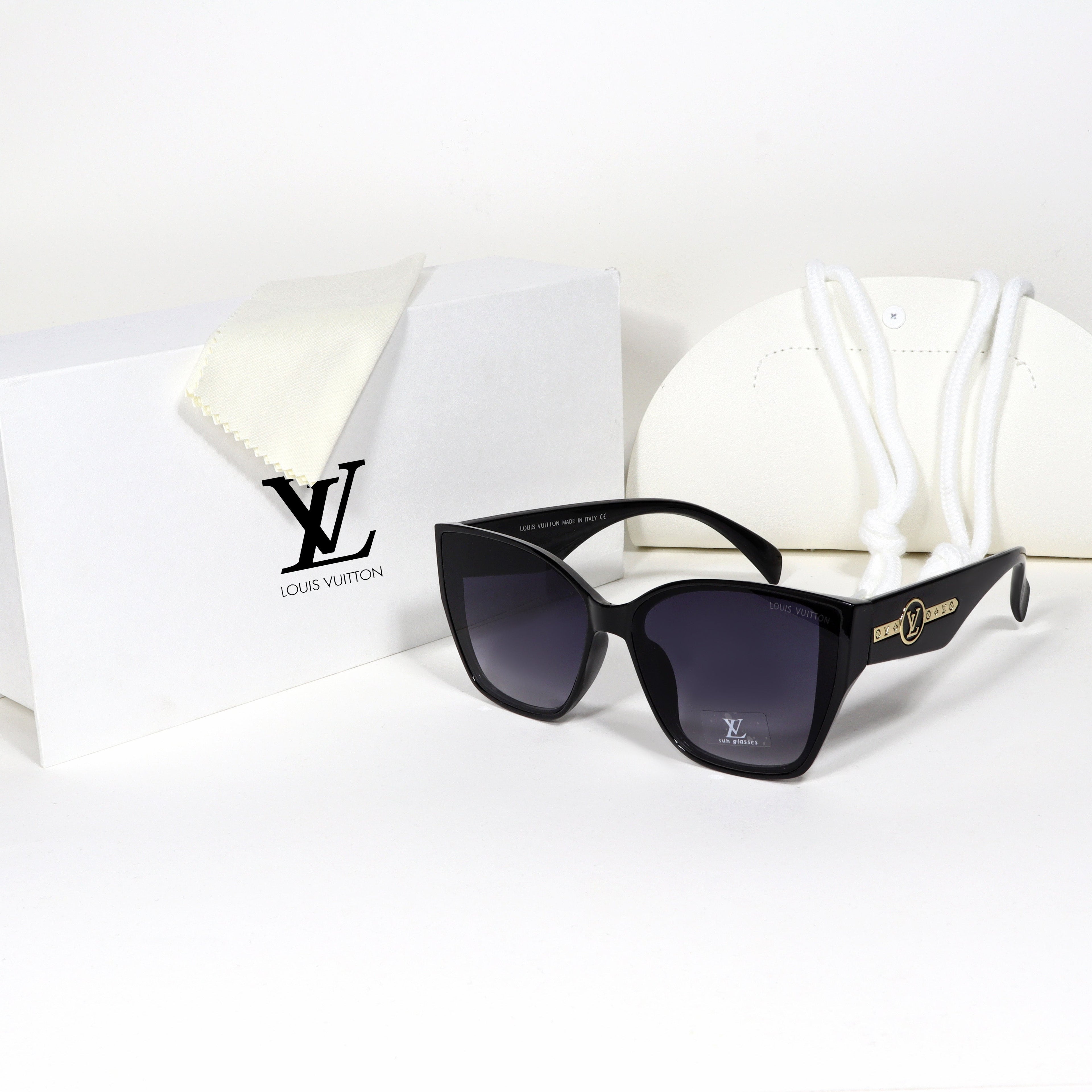 Louis Vuitton - LV06
